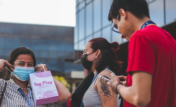 How Are Sustainable Fashion Choices Transforming UK Women's Wardrobes?